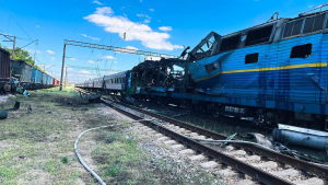 Ворожий БПЛА завдав удару по пасажирському поїзду Солотвино-Запоріжжя